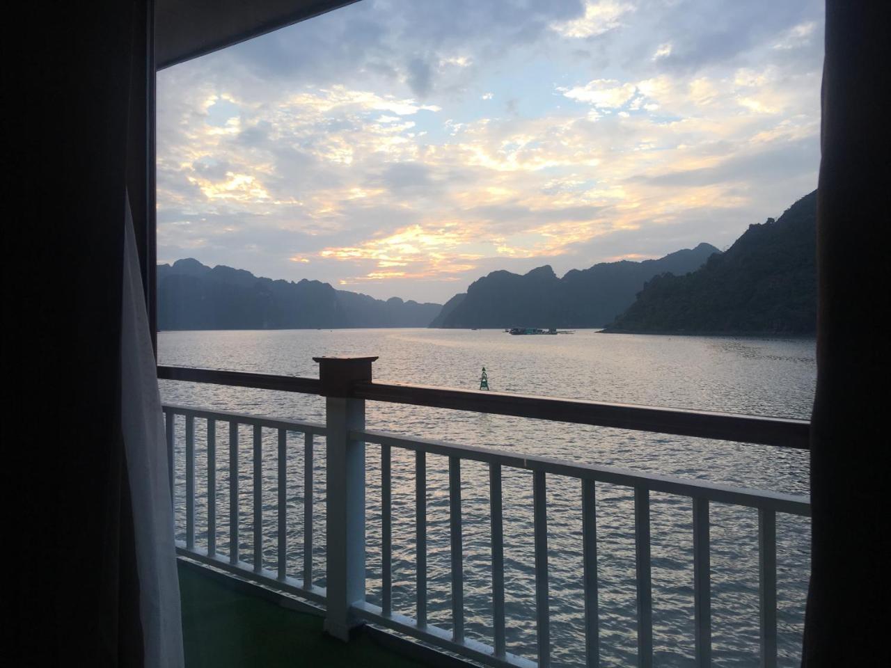 Hotel Calypso Cruises Cat Hai Exterior foto